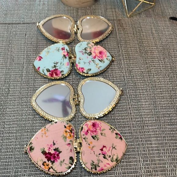 #11 Retro Floral Heart Compact Mirror - Picture 8 of 10